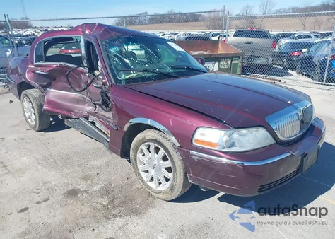 2007 Lincoln Town Car Signature Limited from USA, damaged, VIN 1LNHM82V97Y619394